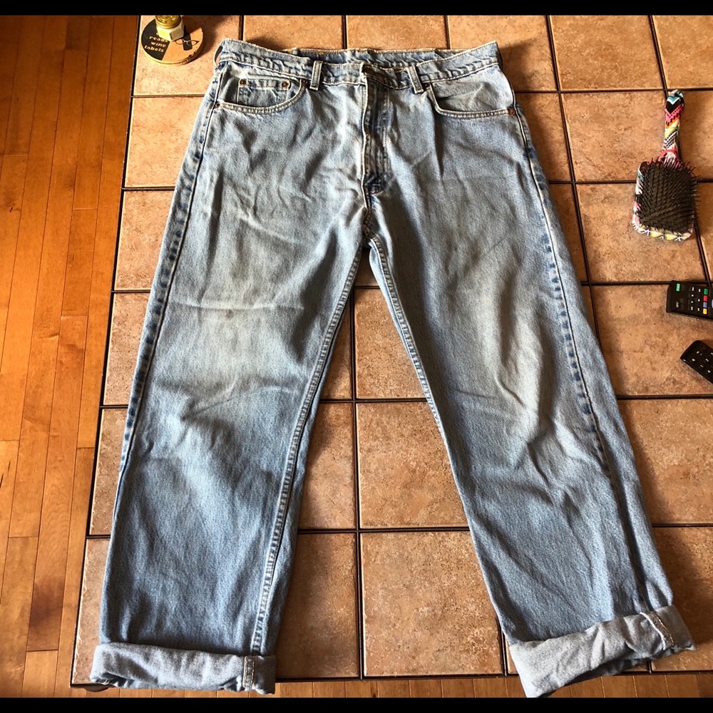 Light wash Levi jeans